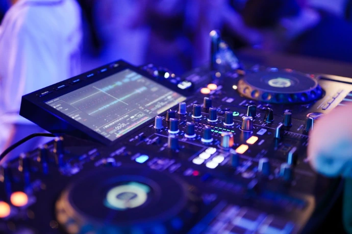 Live DJ at Super Rave Friends Manila
