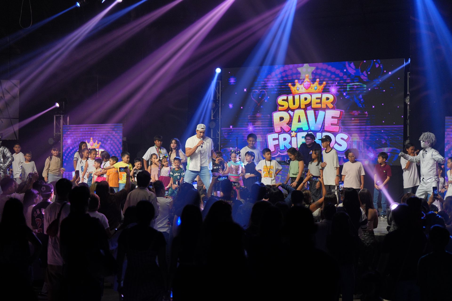 KIDS RAVE PARTY IN MANILA
